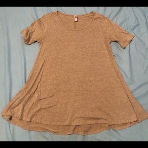 VGUC Lularoe Medium Perfect Tee